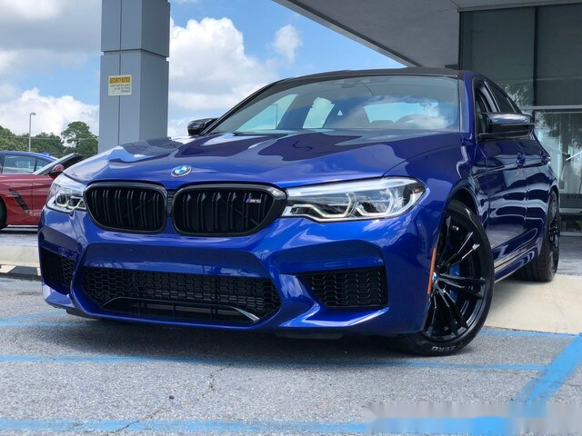 2020款宝马m5动力强劲外观运动大气很有战斗气息