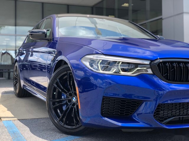 2020款宝马m5动力强劲外观运动大气很有战斗气息