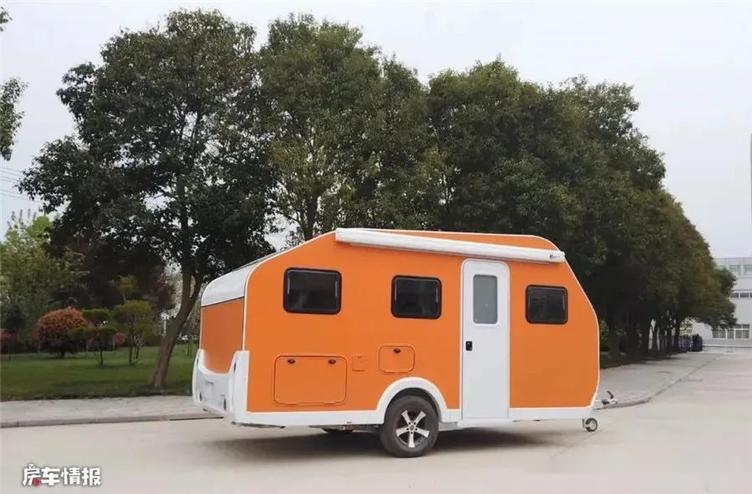 适合年轻夫妇旅居的房车2张大双人床厨卫也配齐988万起售