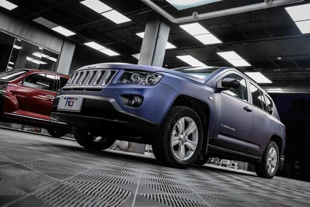 jeep指南者钛金冷夜蓝