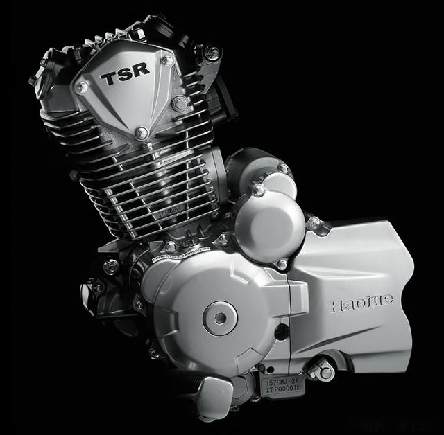 豪爵tr150搭载的是tsr发动机,这款发动机实际排量149ml,压缩比9