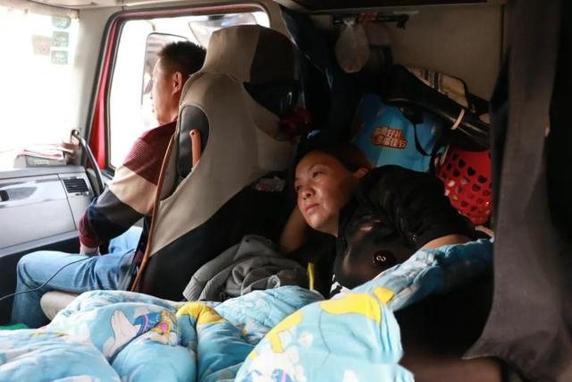 货车司机万分委屈:卧铺没有安全带……_易车
