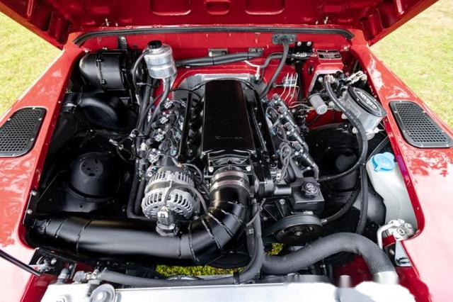 搭载雪佛兰科尔维特525马力v8发动机路虎卫士定制版造型经典