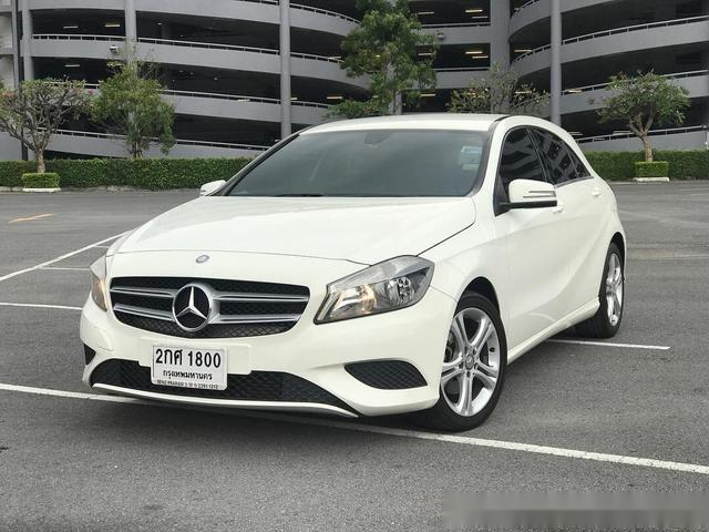 年轻人给属于自己的第一台车奔驰a180