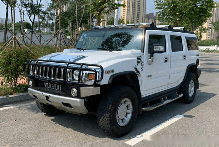 100万入手悍马h2,停着就是"c位",回头率秒杀宾利,太抢眼了!_易车