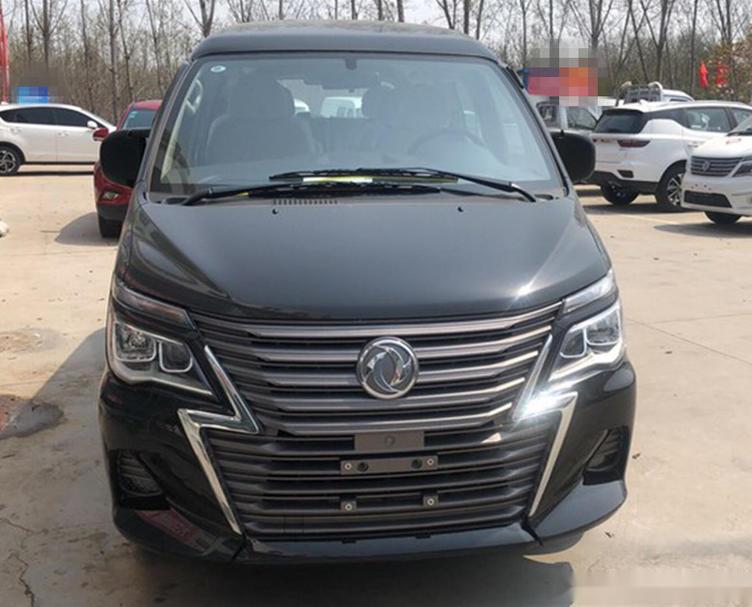 2020款东风风行菱智m5到店实拍前脸酷似皇冠配三菱动力