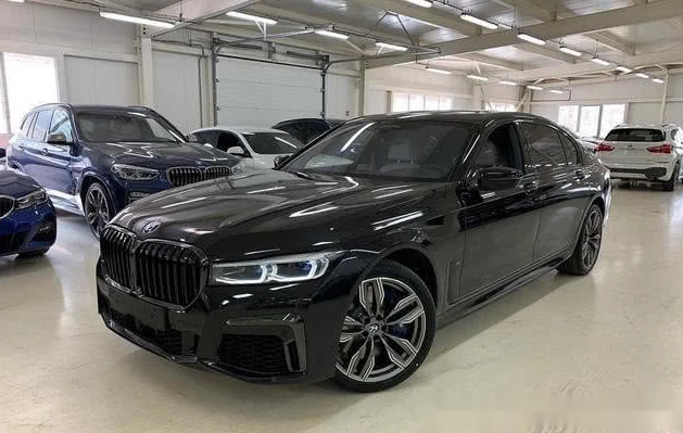 2020款宝马7系加装m套件造型运动感十足