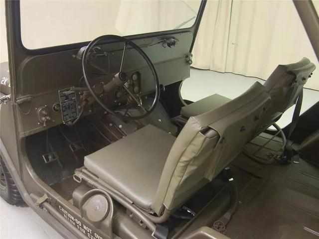 世界军用越野车系列12 爱翻车 却凄凉服役几十年的美军二代吉普 易车