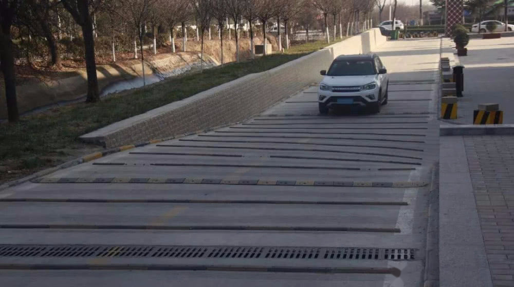 过减速带时特别的颠簸看看经验丰富的老司机们如何征服减速带