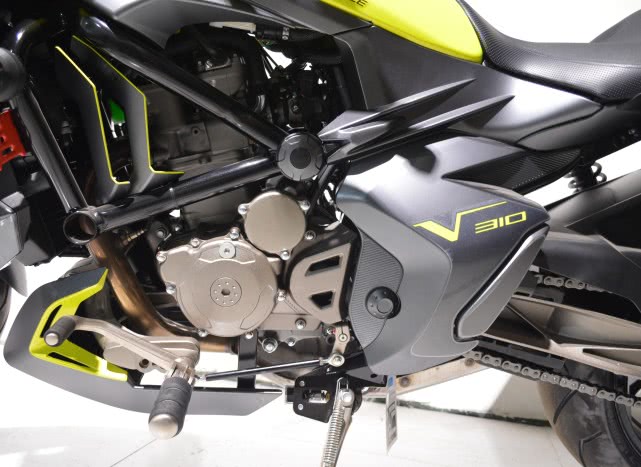 发动机还是升仕310系列上,通用的312cc水冷四气门单缸发动机,最大功率