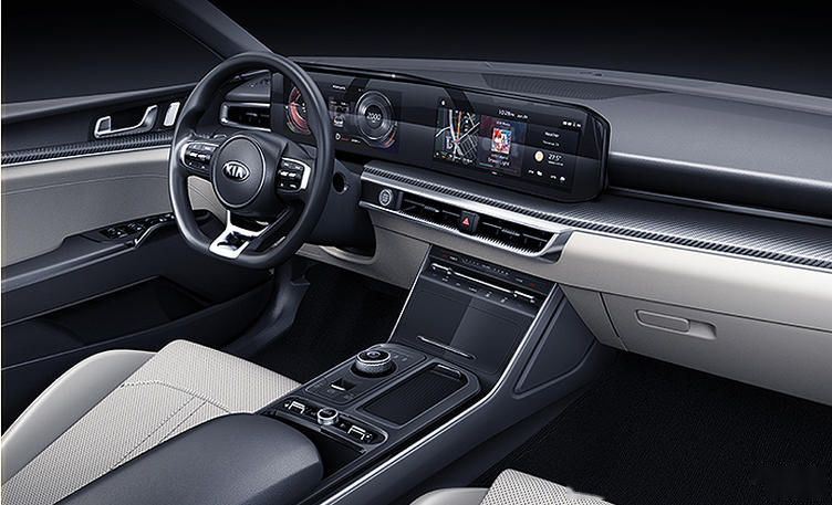 全新起亚k5驾驶舱内饰内饰方面,全新起亚k5的车门内侧,中控台部位采用