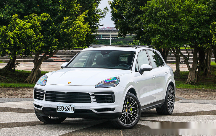 全新混动保时捷卡宴亮相30t双涡轮电动机零百加速5秒真霸气