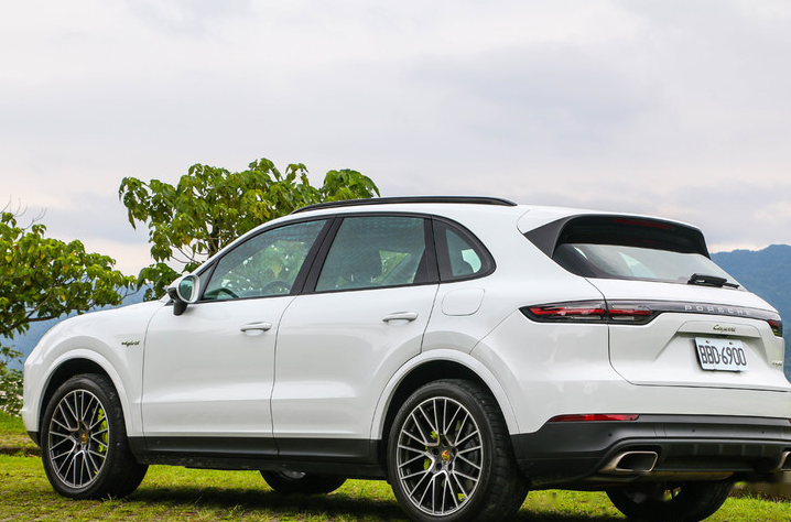 全新混动保时捷卡宴亮相30t双涡轮电动机零百加速5秒真霸气