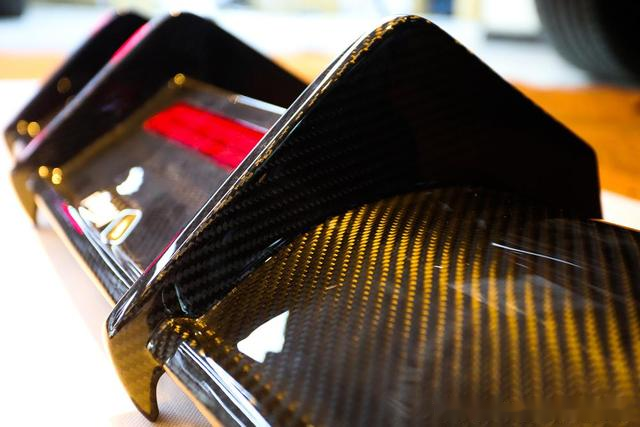 奥迪s4卡布尔碳纤维尾唇,极具科幻的纹理,神秘又高端的黑色