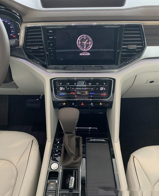 大众viloran到店实拍车长5346mm20t配10色氛围灯全景天窗