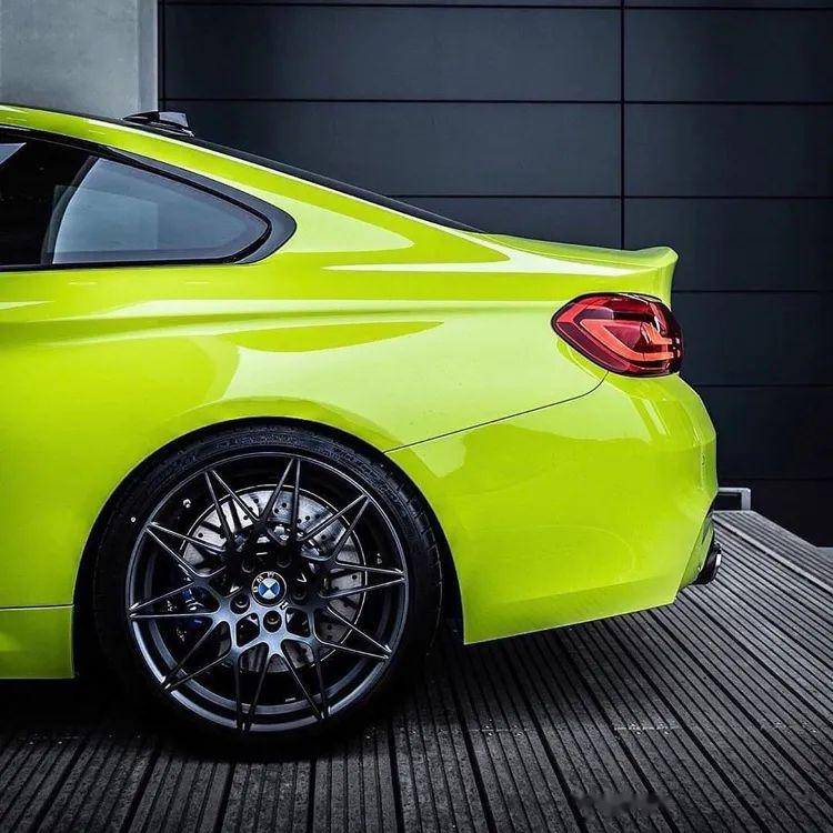 极其少见的桦树绿车漆宝马m4你给这颜值打几分
