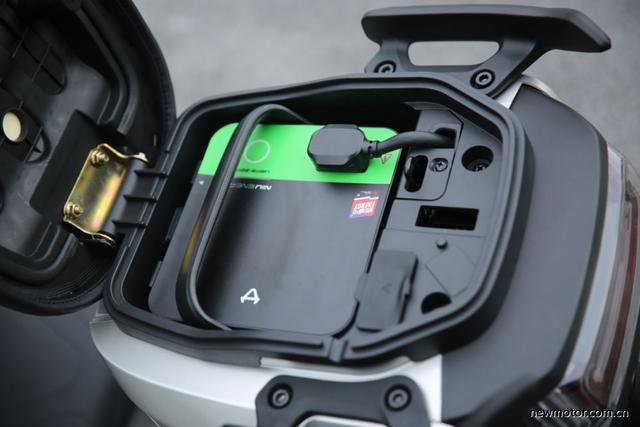 小牛mqi2静态详解:高颜值旗舰级电动车