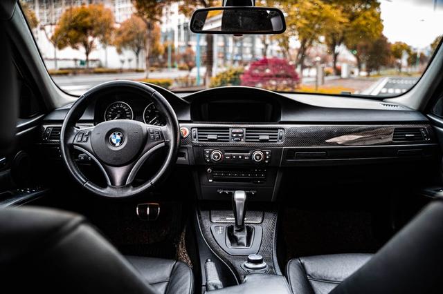 老车日记翻新一辆宝马e90顶配330i从猛男变成小清新