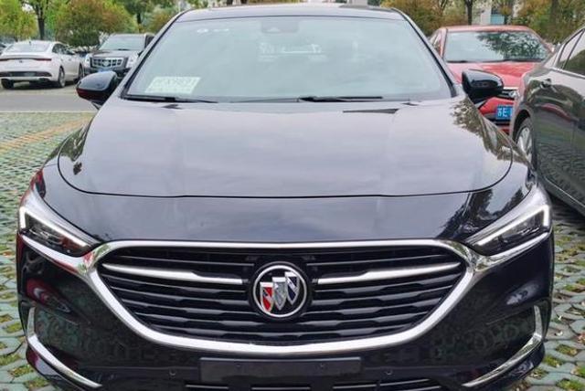 2020款别克君越街头实拍二十万级的家用b级车非他莫属