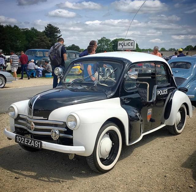 畅销的法式经典小车雷诺4cv