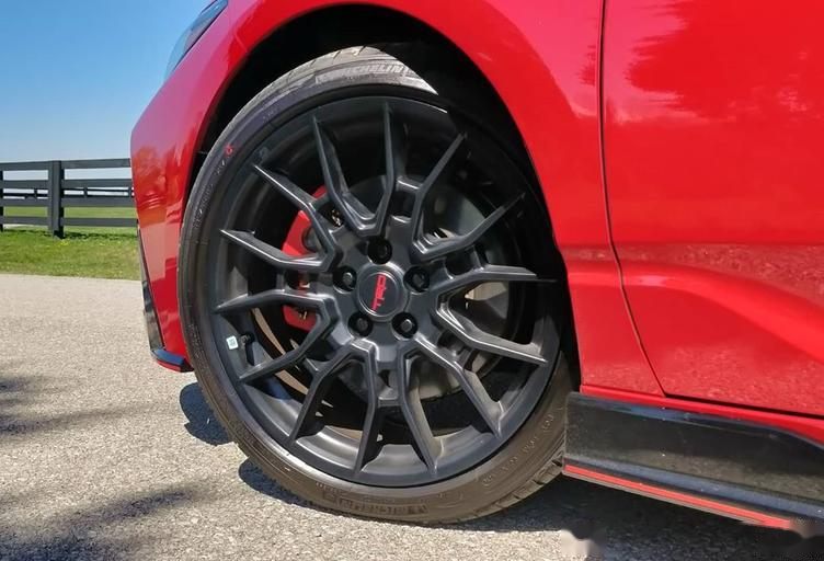 运动的风格丰田亚洲龙trd实车