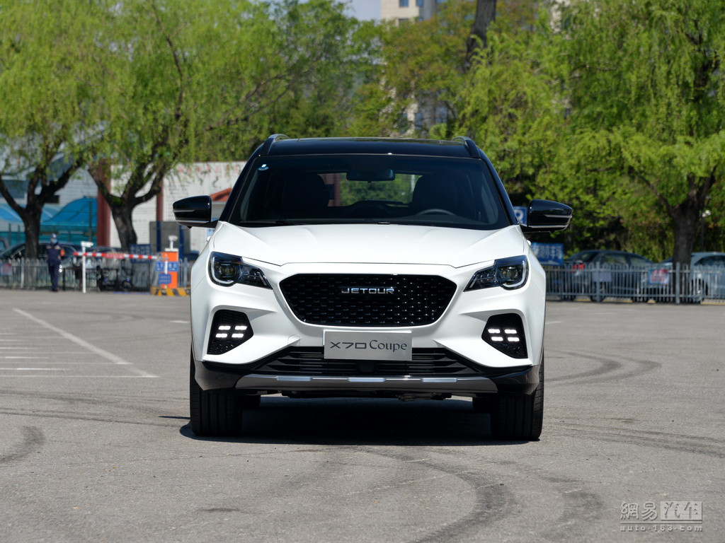 1099万起双色车身的捷途x70coupe上市