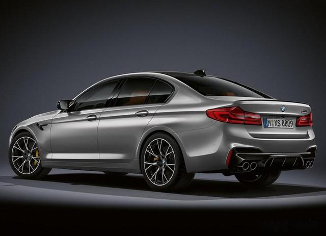 宝马全新黑武士商务运动和操控三不误一脚油门252马力