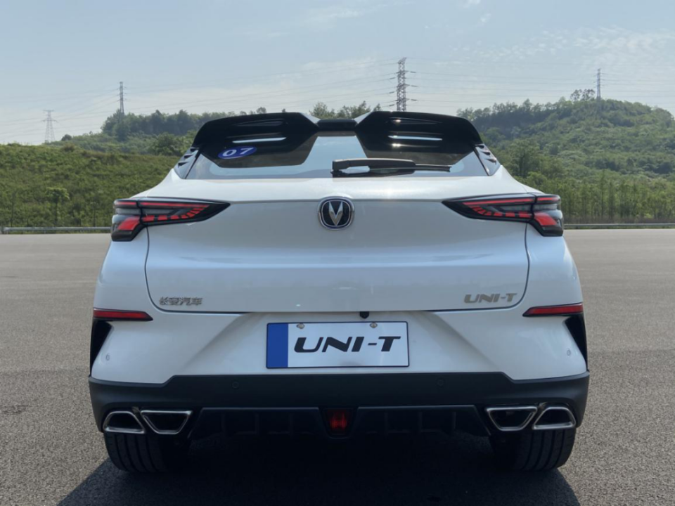 试驾丨长安uni-t首次动态体验,内外兼优,征服山城