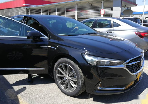 2020款别克君越完成升级配20t9at换装652t尾标2298万起