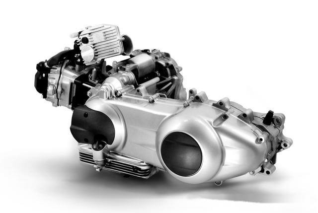 动力方面,这两款车型都搭载单缸水冷四气门电喷发动机,只不过因为排量