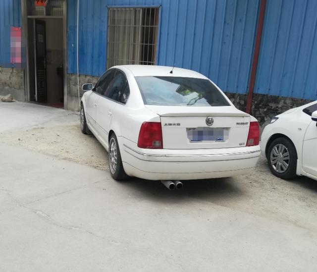 白色帕萨特老b5还是有点骚的