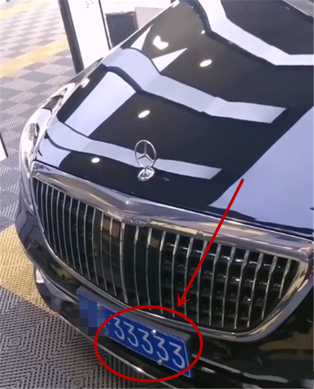 耀晶黑迈巴赫s680车长5466mm49秒破百挂33333车牌