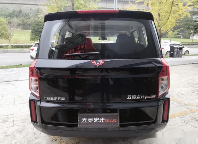 五菱宏光plus黑武士新车到店内饰终于不再廉价