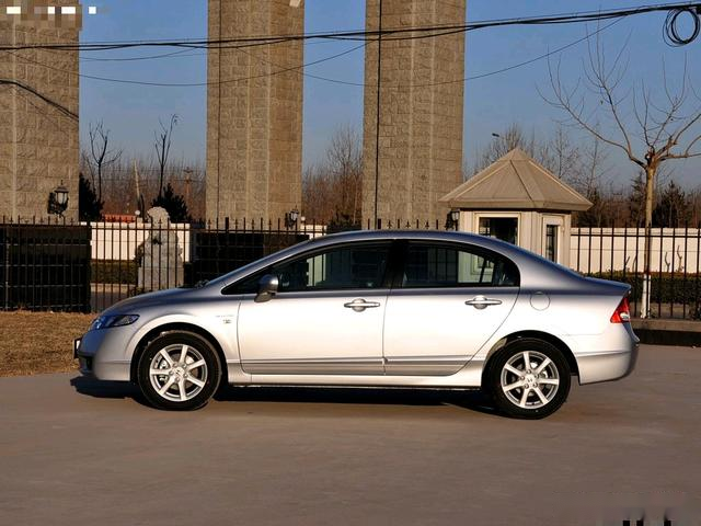 每日汽车怀旧车型之思域 09款