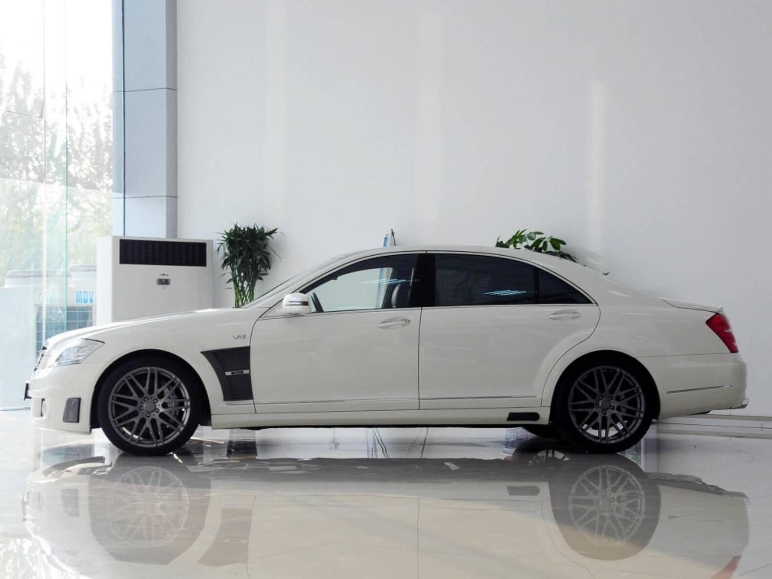 巴博斯绝版车型全球仅12台brabus60s龙年限量版