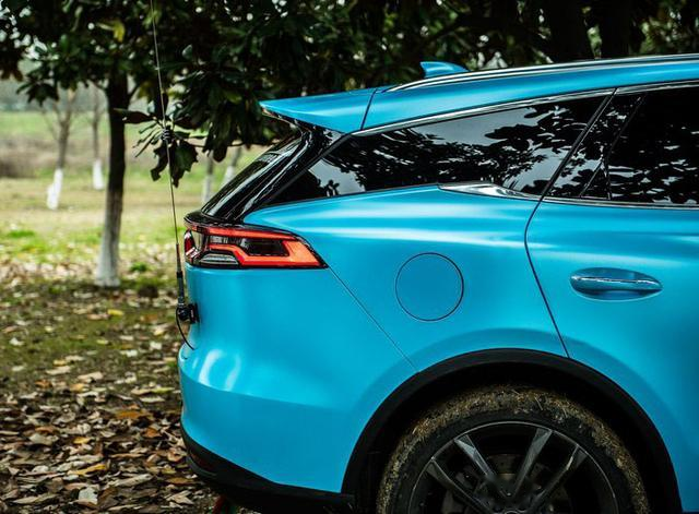 撕掉橙色换天蓝比亚迪唐dm改色膜