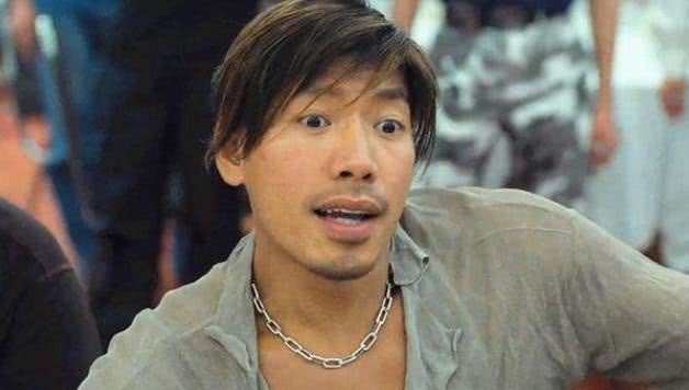 嚣张的乌鸦哥现实生活很低调放着百万宝马不开最爱蹬自行车