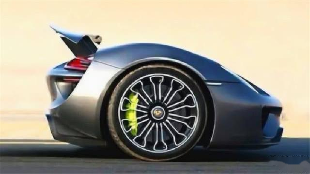 全球首辆2轮保时捷问世仅有车头和车尾启动瞬间速度让人羡慕