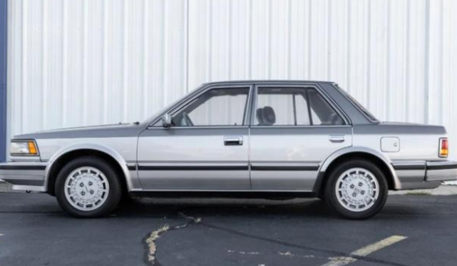 1986年的日产轿车充满复古情怀经典不输当下