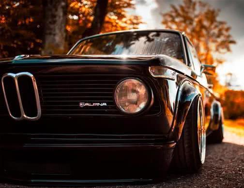 这台车可以说是美艳的不可方物,尤其是前脸使用了鲨鱼头设计,加上宝马