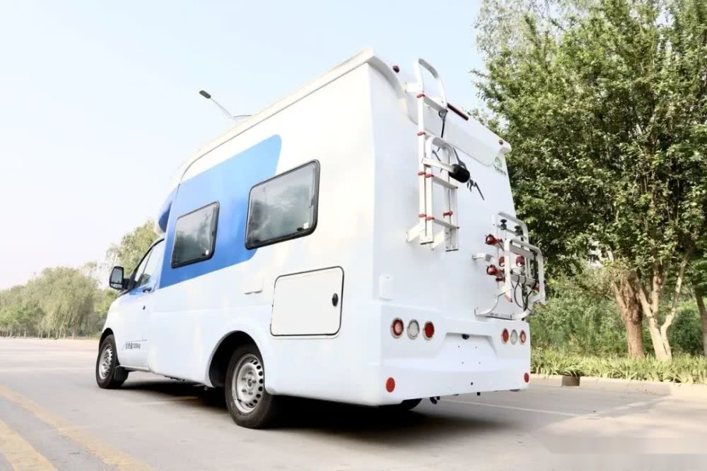 515房车展销季飞翔福特国六房车小飞象正式上市汽油自动挡起售价396w