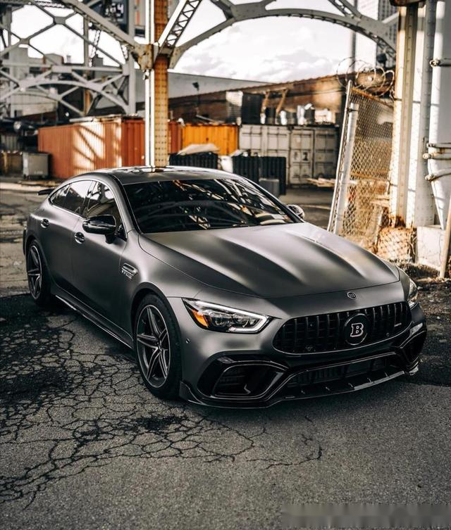 巴博斯奔驰amggt63s成功进入2秒俱乐部的四门轿跑