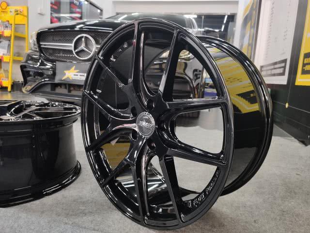 奔驰cla45改黑武士轮毂中网碳纤风刀