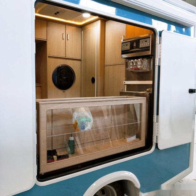 夏季来临一辆冰激凌房车带给你不一样的旅游体验