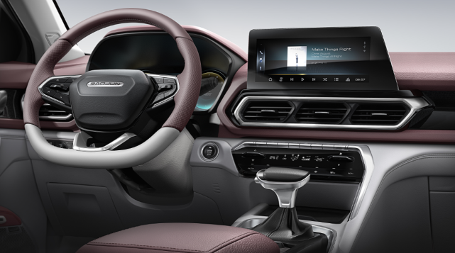 新宝骏rs-5的内饰也非常有质感,车内搭载了10.