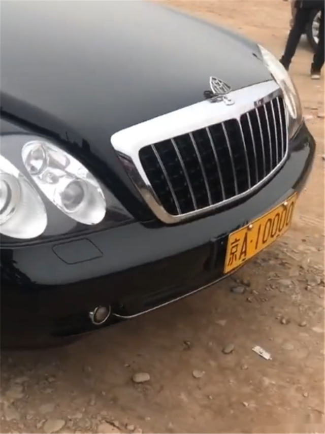 京a黄牌迈巴赫62s配v12引擎马力612匹c1驾驶证无法驾驶