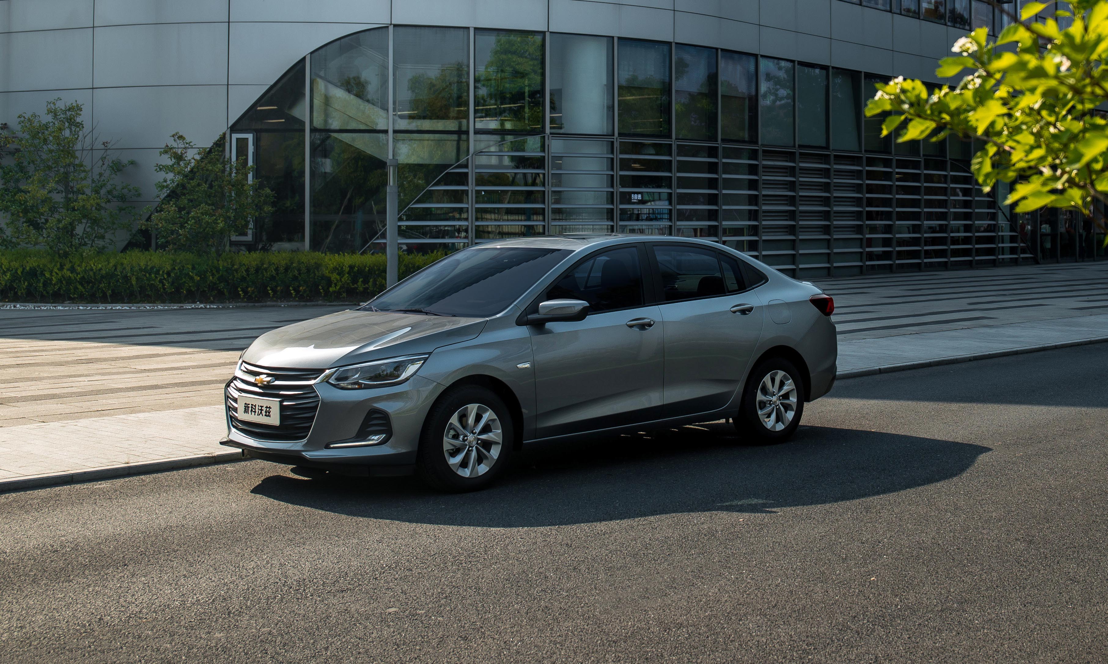 雪佛兰科鲁泽轻混动车型与新科沃兹13l车型上市