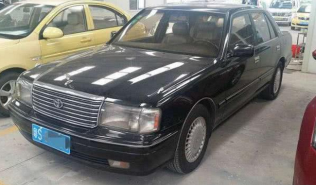 汽车年审奇闻:98年产的丰田皇冠,尾气检测,一审就过关