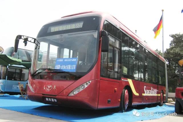 中置man發動機的25米青年jnp6250g雙鉸接公交車可曾見過?