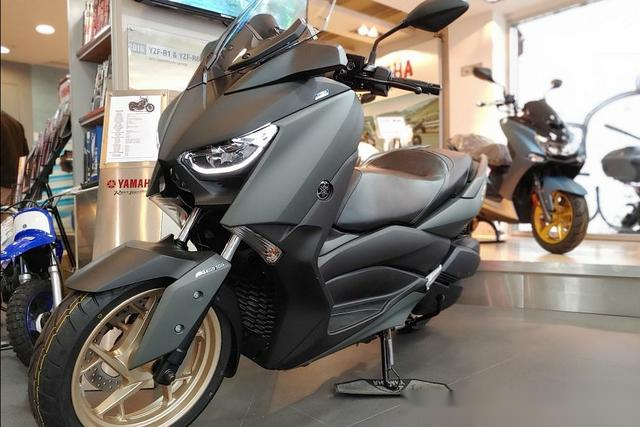 雅马哈双缸中型踏板xmax300